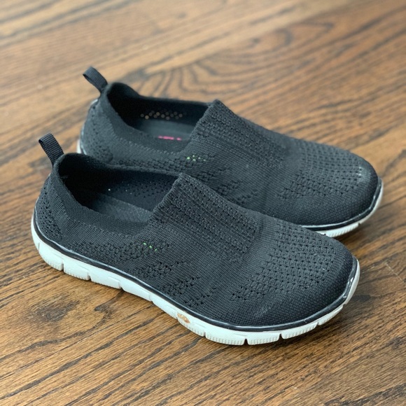 Good Condition Skechers Air Cooled Memory Foam Black Slip Ons Women’s Size 6 - Picture 1 of 15
